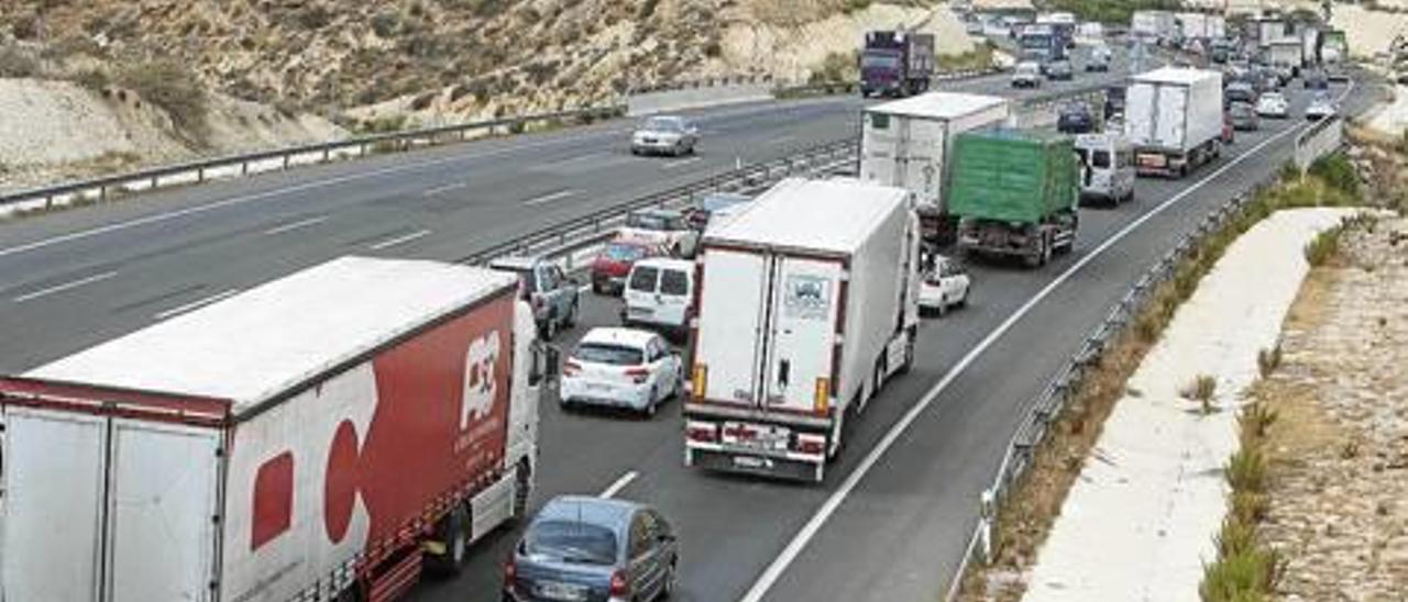 El tráfico de camiones crece sin apenas mejoras en la red viaria