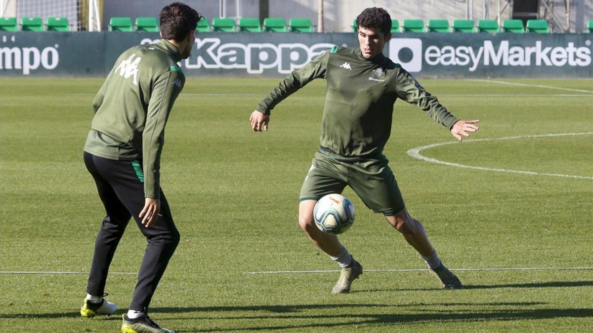 El exazulgrana Carles Aleñá, en un entrenamiento con el Betis