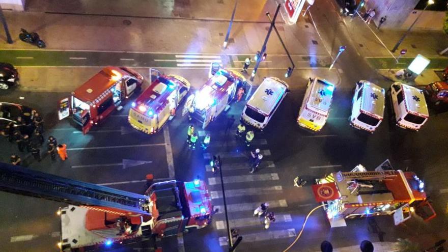 Una joven de 17 años sufre quemaduras al arder un piso en la avenida ...