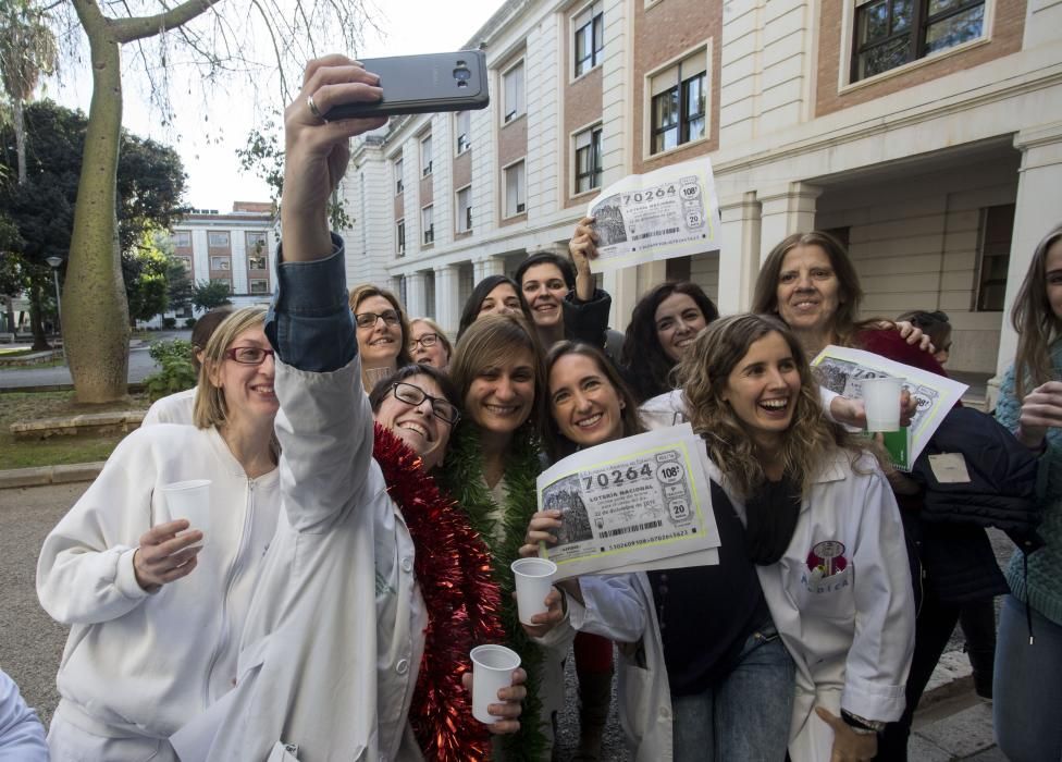 Personal del departamento de ofalmología de Valencia celebra su quinto premio