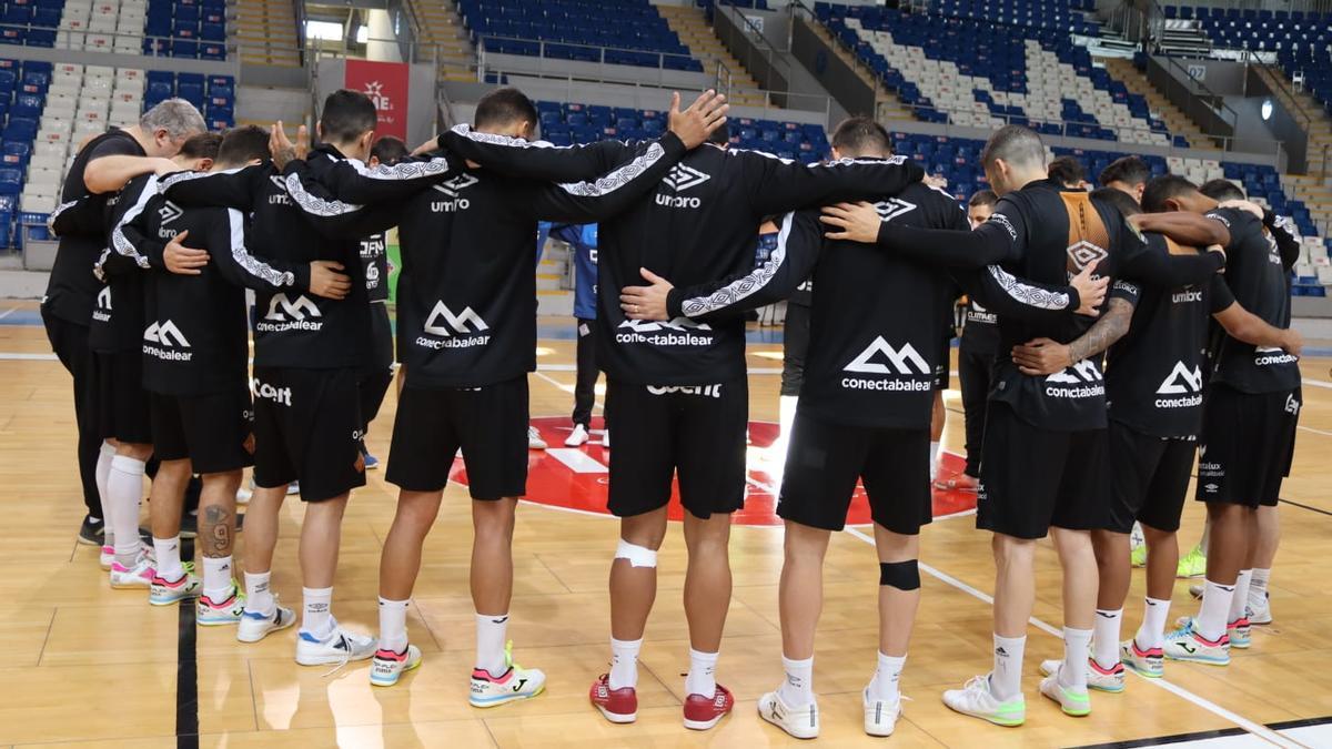 Jugadores y técnicos del Palma Futsal han recordado a Miquel Jaume antes del entreno