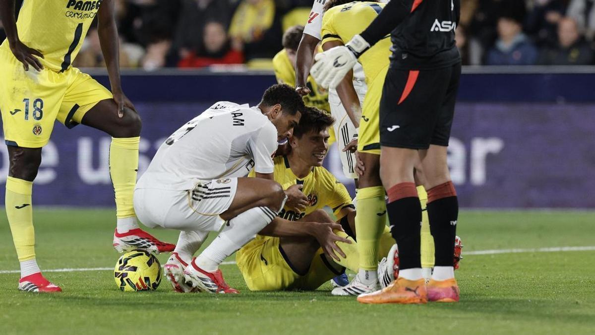 Juan Foyth, dolido en el suelo después de lesionarse