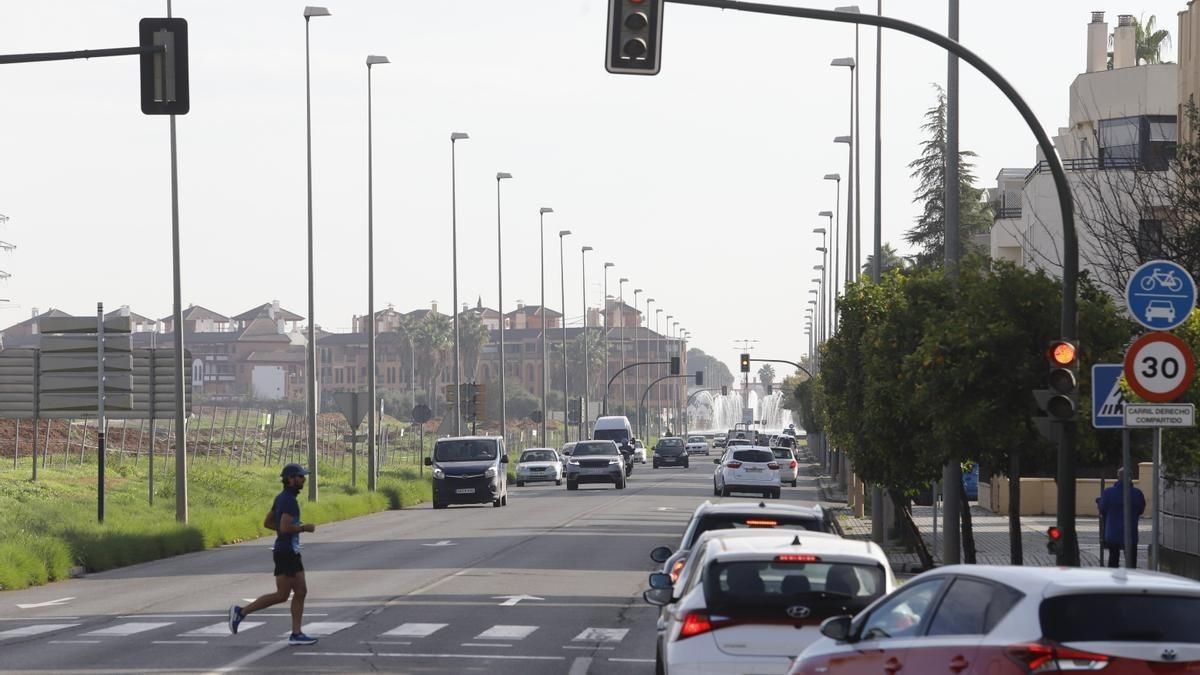 Avenida de la Arruzafilla, por donde irá la ronda Norte, una de las obras licitadas por la Junta en 2024