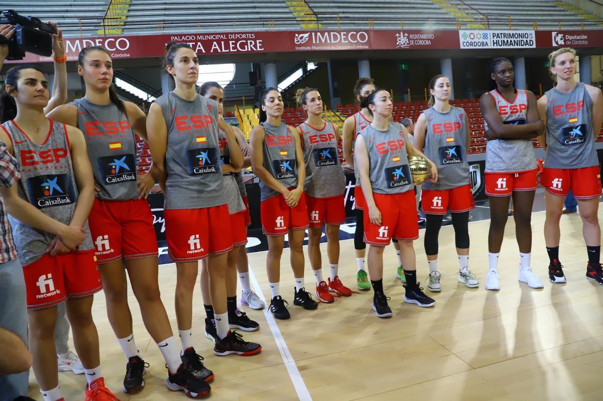 Jugadoras de la selección española de baloncesto en el Palacio de Deportes Vista Alegre.