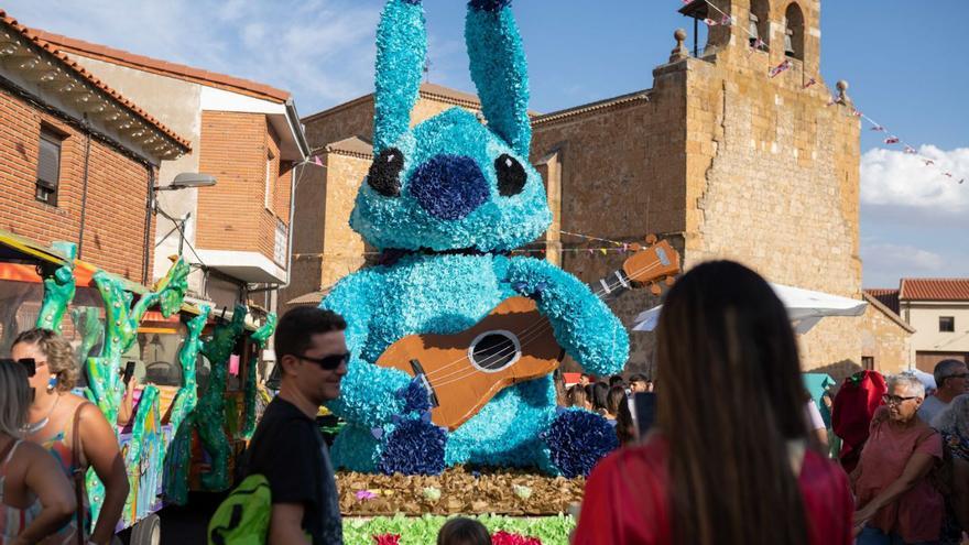 Carroza de Coreses inspirada en un personaje de Disney, de las fiestas de 2022. | Emilio Fraile