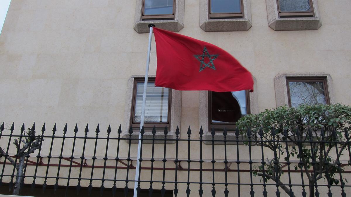 Archivo - Bandera del Marroc a l&#039;ambaixada marroquina a Madrid.