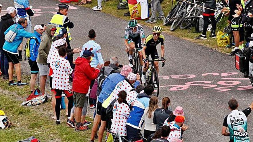 Tour Victòria per a Simon Yates en la decebedora primera etapa dels Pirineus