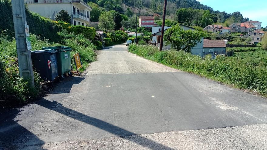 Reparan los baches y la red de pluviales en los caminos Valeiro y Traída de Chapela