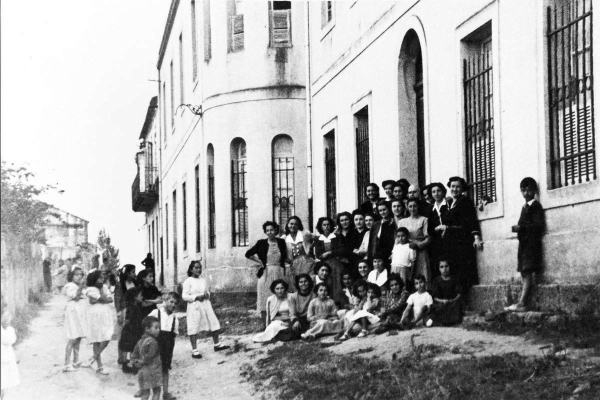 Imagen antigua del colegio Compañía de María en Cangas.
