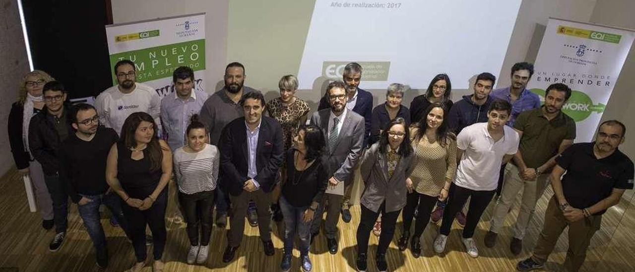 Emprendedores y promotores de la convocatoria de cotrabajo se reunieron ayer en La Molinera. // FdV