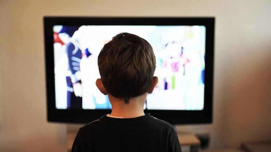 Los niños murcianos son de los que más horas pasan ante la tele