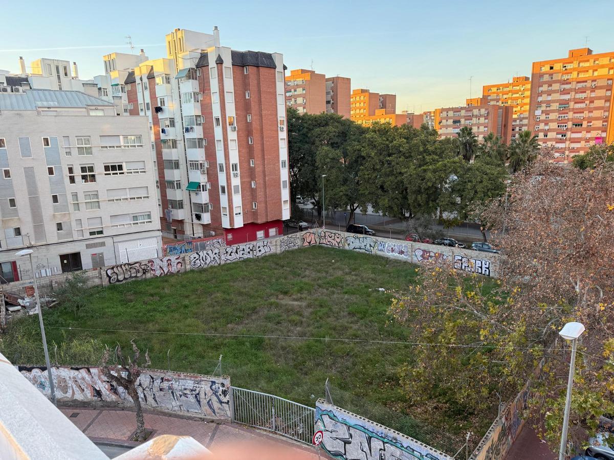 Vista del solar en donde se construirán cien viviendas asequibles.