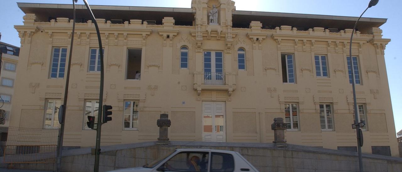 Fachada del Hotel San Roque, ahora Villa de Betanzos.