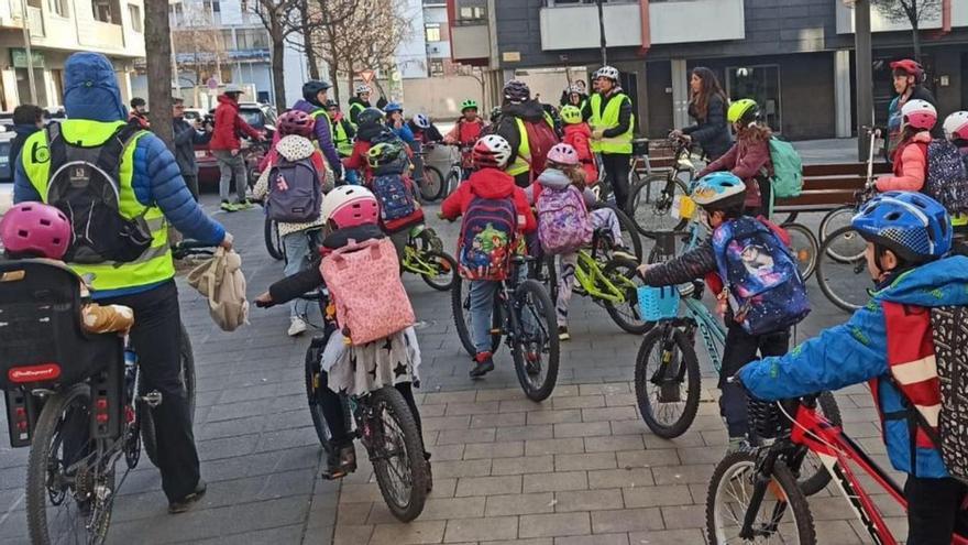 Cap a l’escola a roda del gran grup