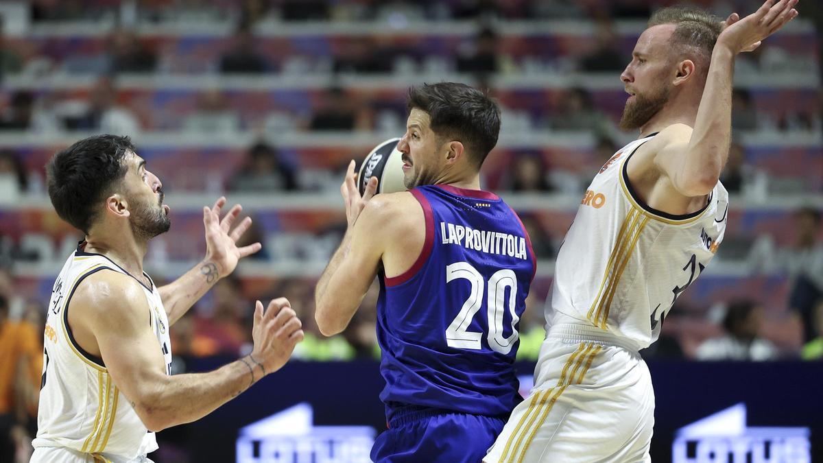 Laprovittola, controlado por Campazzo y Musa en la final de Copa en Málaga.