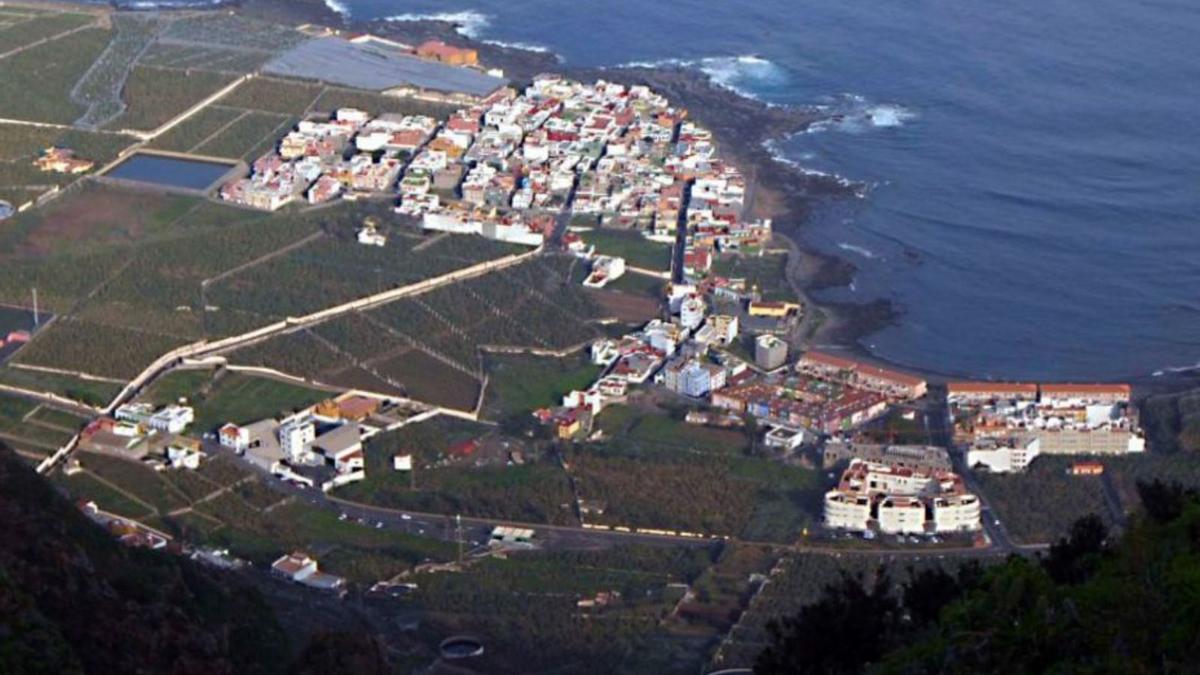 General view of the nucleus of La Caleta de Interián. | | DE General view of the nucleus of La Caleta de Interián. | | DE