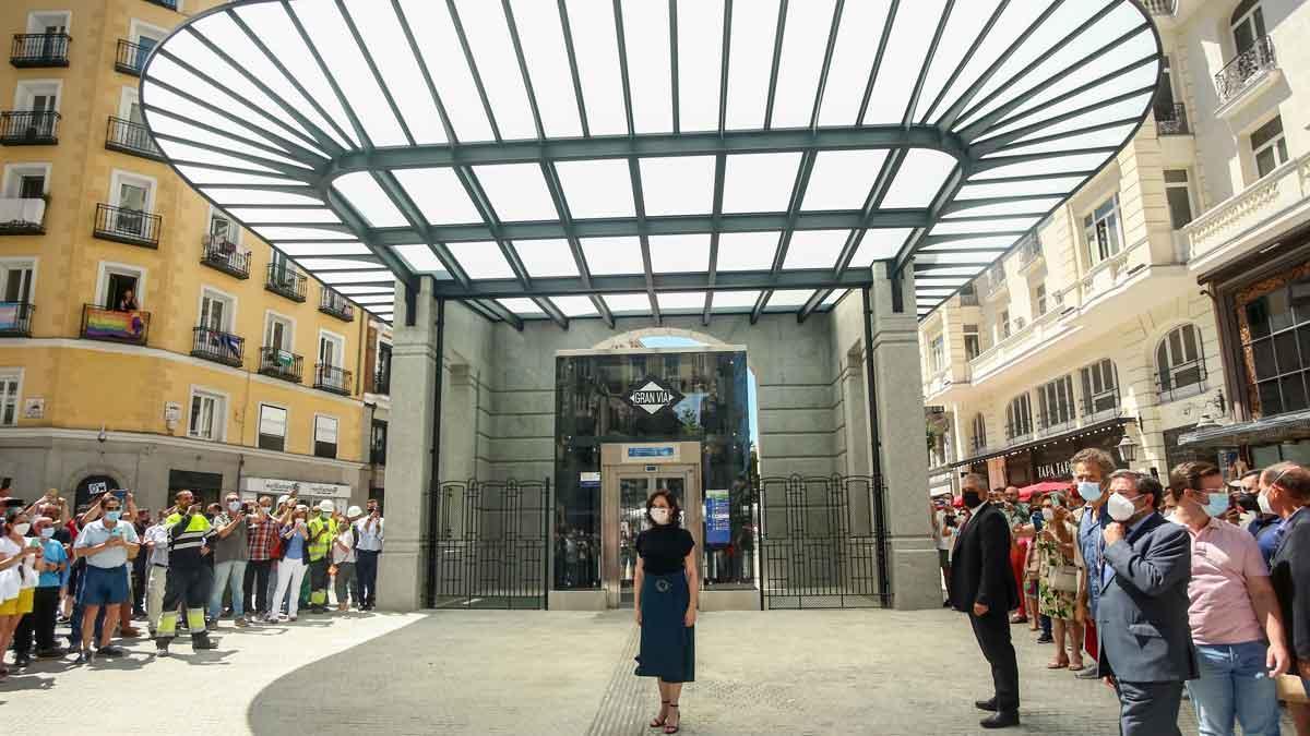 Isabel Díaz Ayuso en la inauguración de la estación de metro de Gran Vía, recién remodelada.