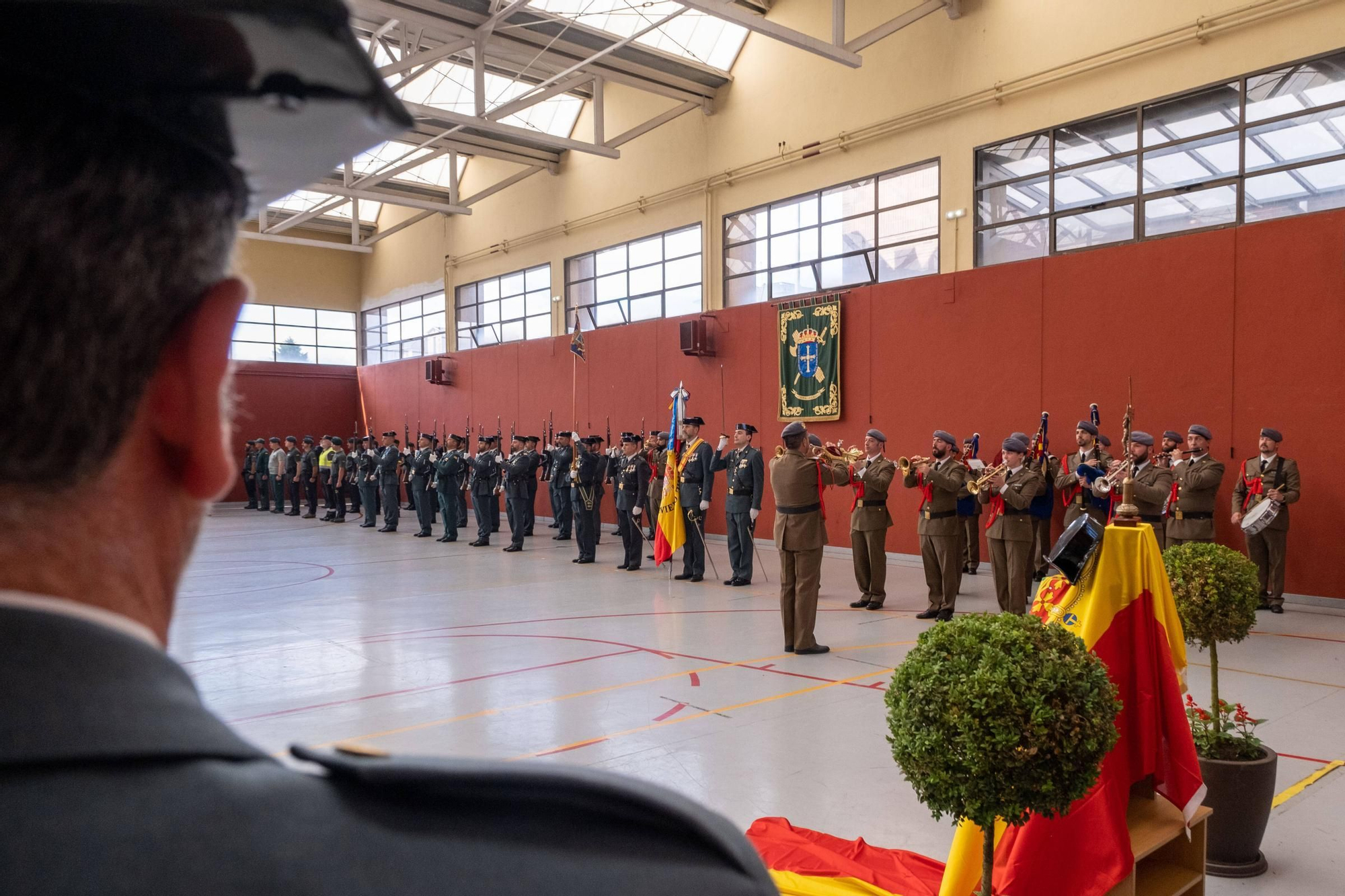EN IMÁGENES: Así fueron los actos en Oviedo del 179 aniversario de la Guardia Civil
