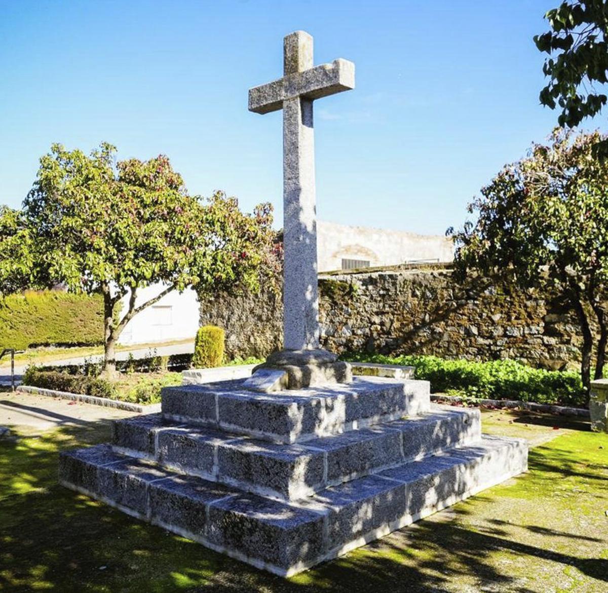 Cruz del Torilejo, situada en el barrio del que toma su nombre.