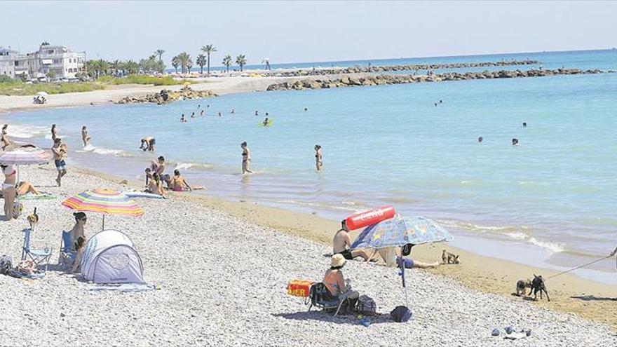 Moncofa impulsa sus playas canina y nudista para atraer más turismo