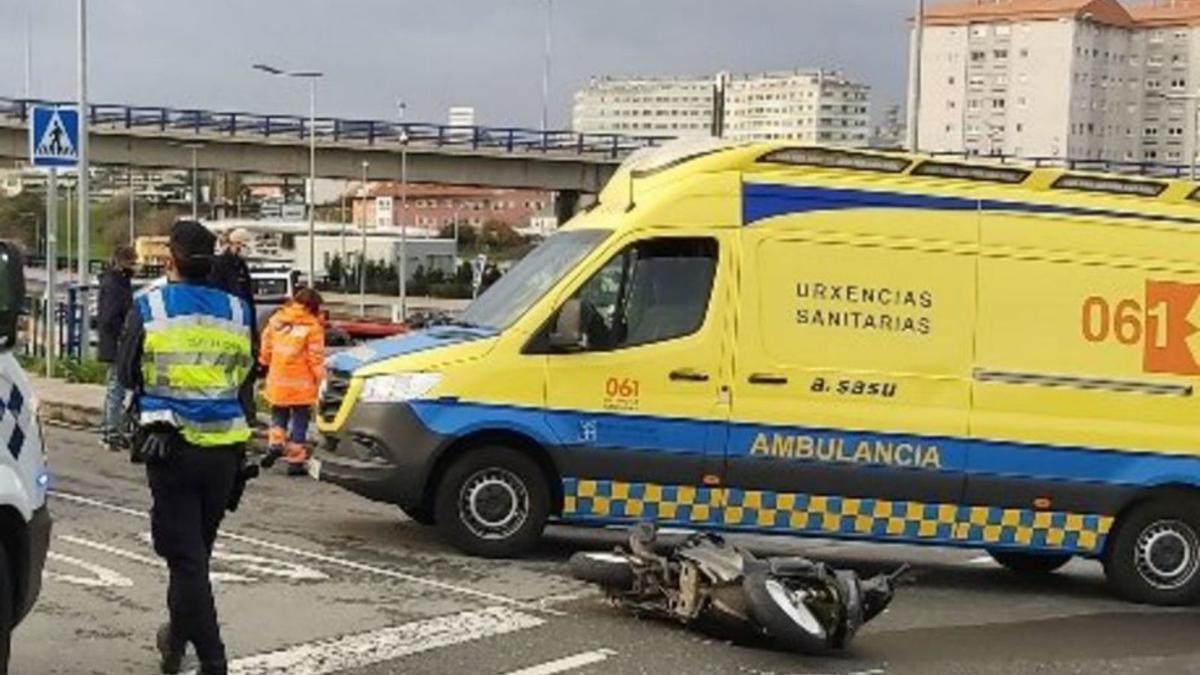 La ambulancia, en el lugar en el que se produjo el accidente.   | // L.O.