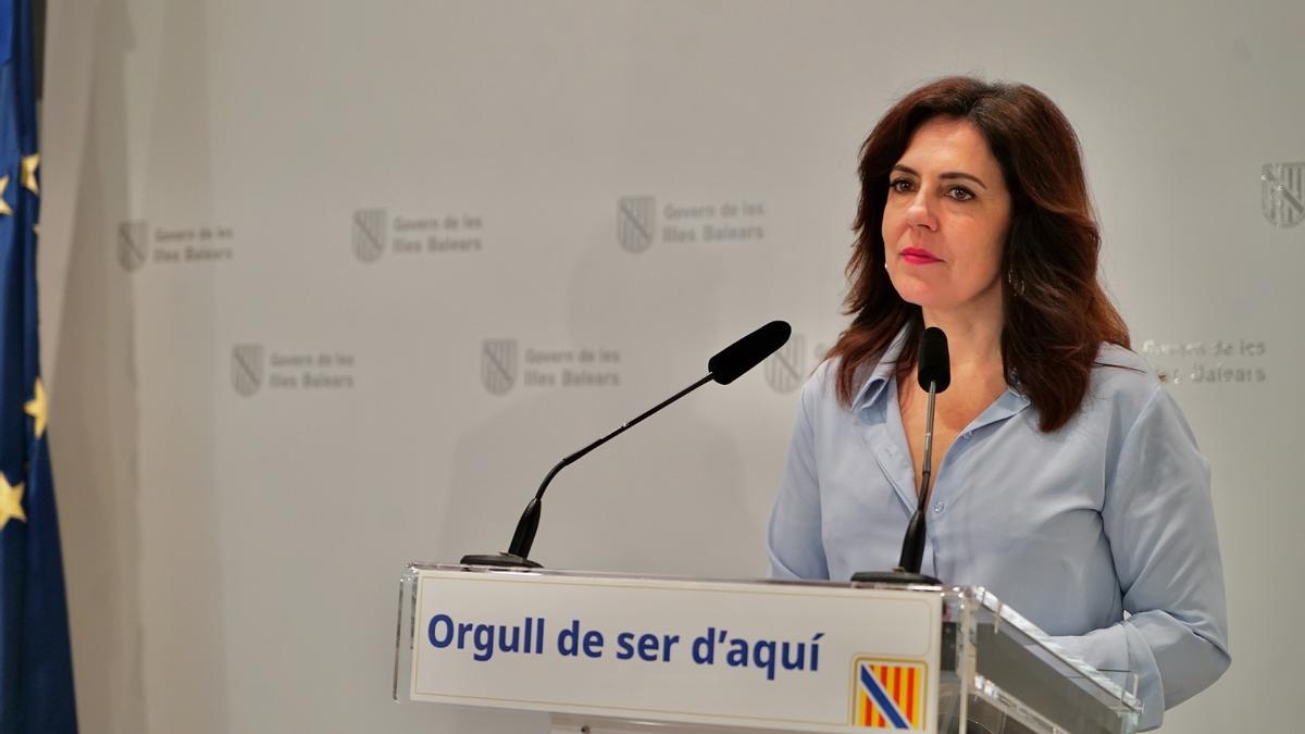La consellera de Familias, Sandra Fernández, esta mañana explicando el proyecto.