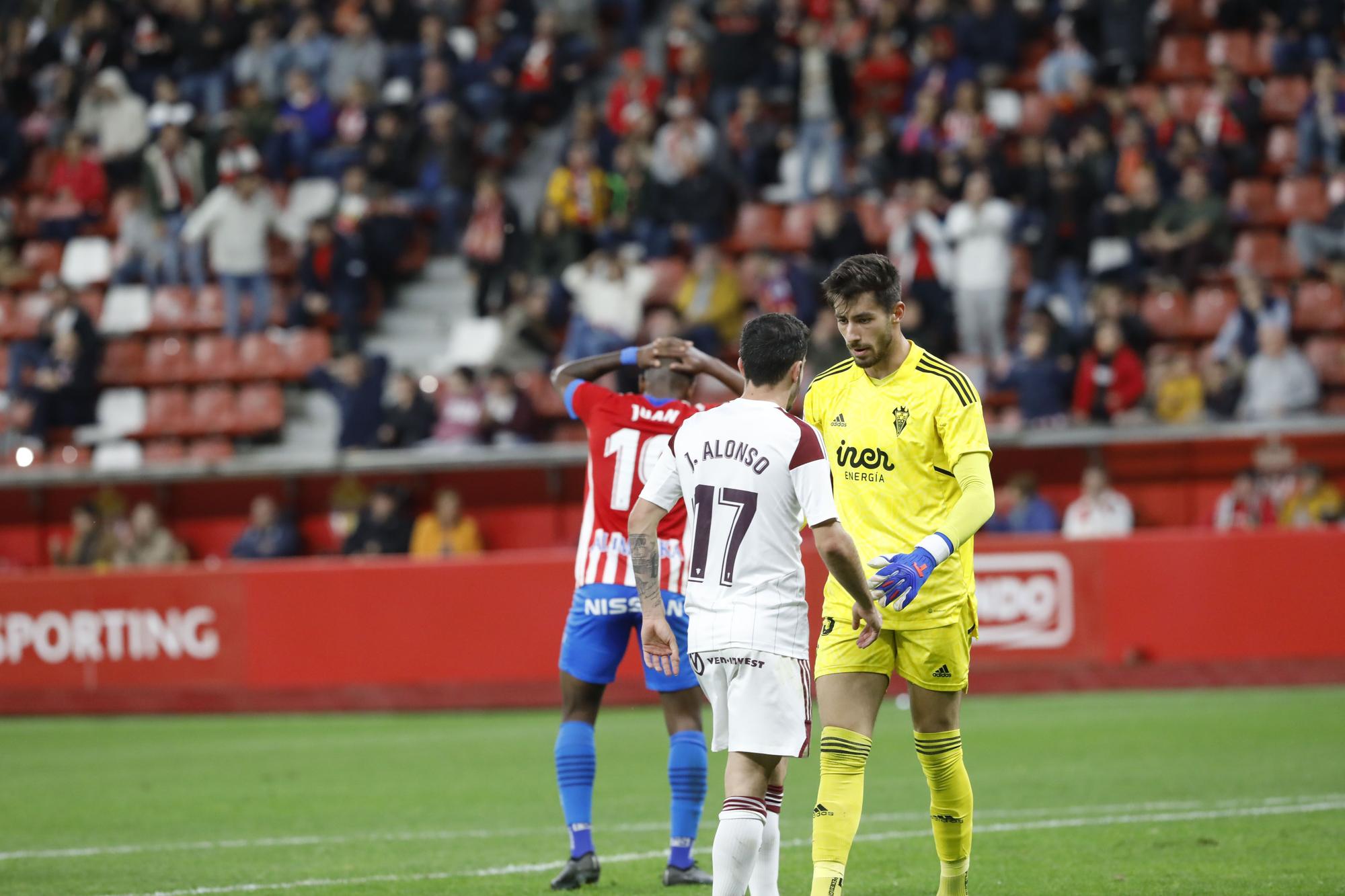 En imágenes: así fue el duelo entre Sporting y Albacete en El Molinón