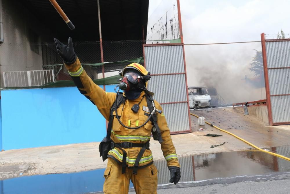 Incendio en un almacén de hortalizas de Cox