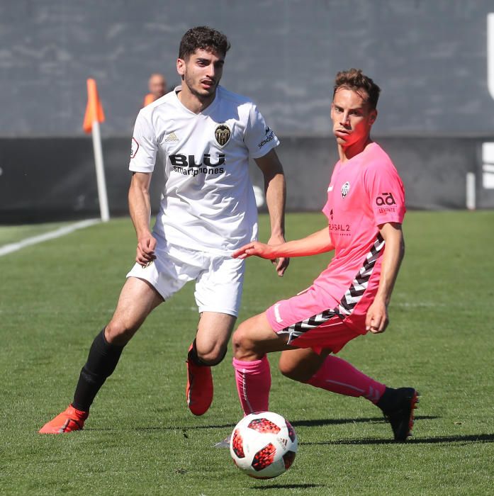 Valiosa victoria del Valencia CF Mestalla