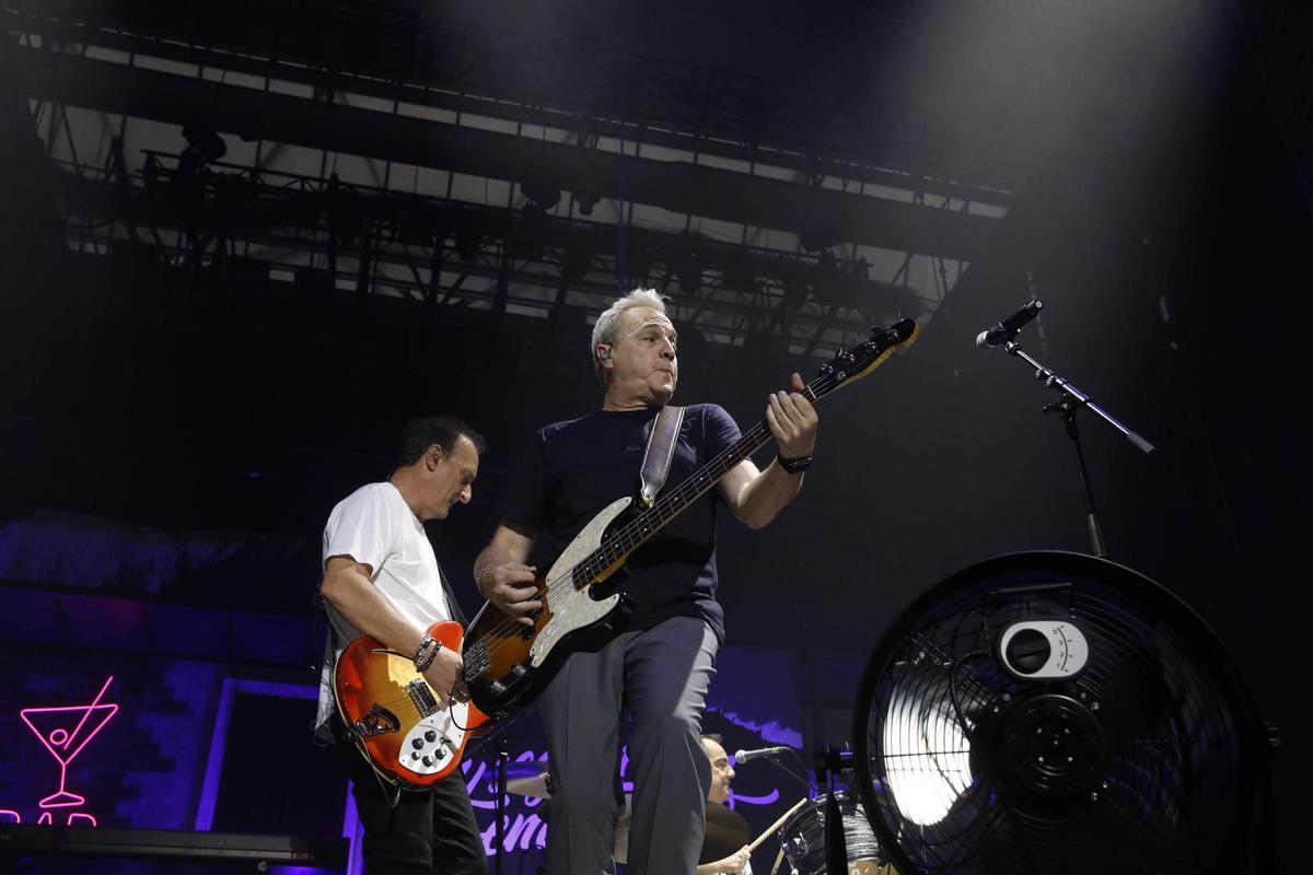 Hombres G desbordan Gijón con su concierto Hombres G desbordan Gijón con su concierto