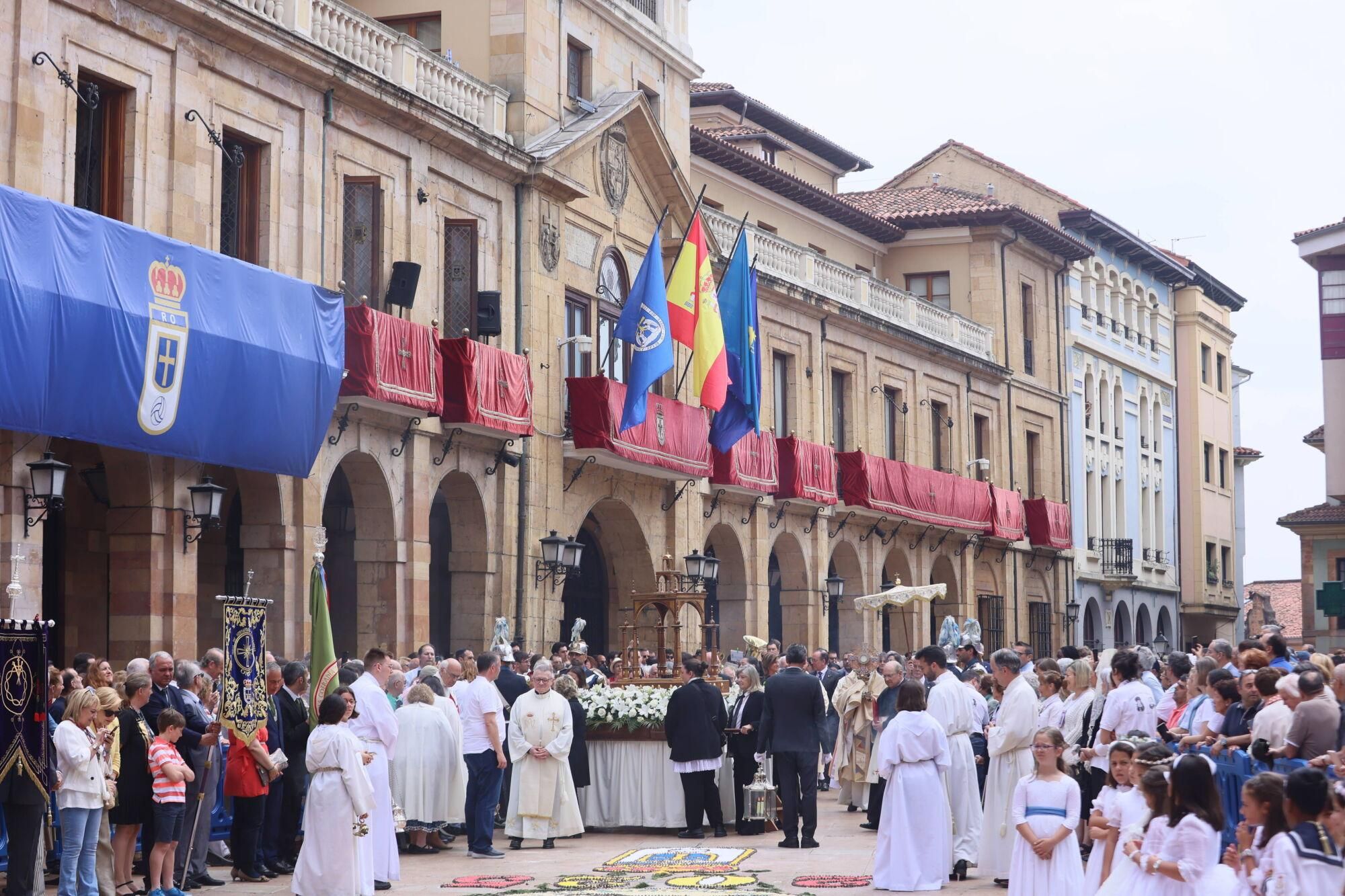 Así fue la misa del Corpus Christi en la catedral de Oviedo.
