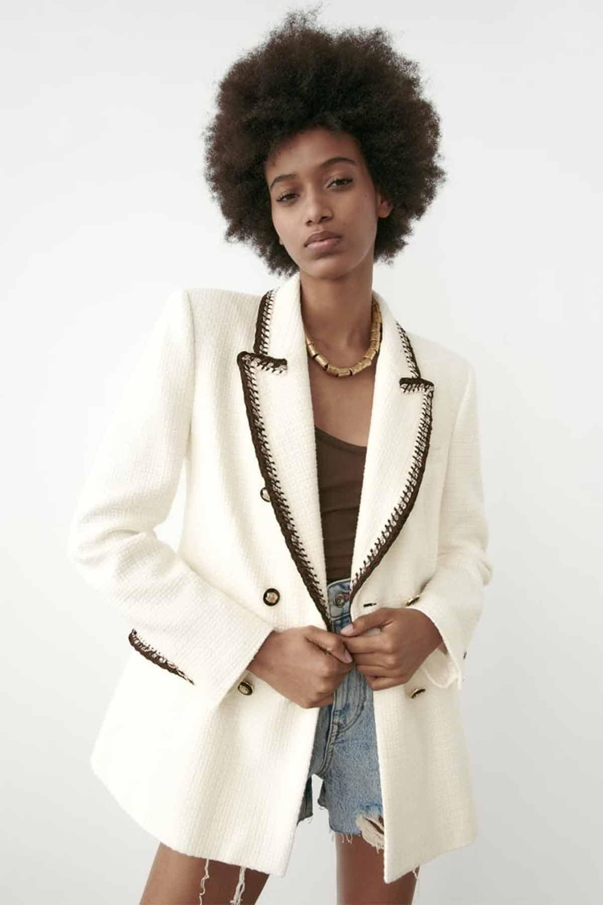 Americana combinada en tono crudo de Zara