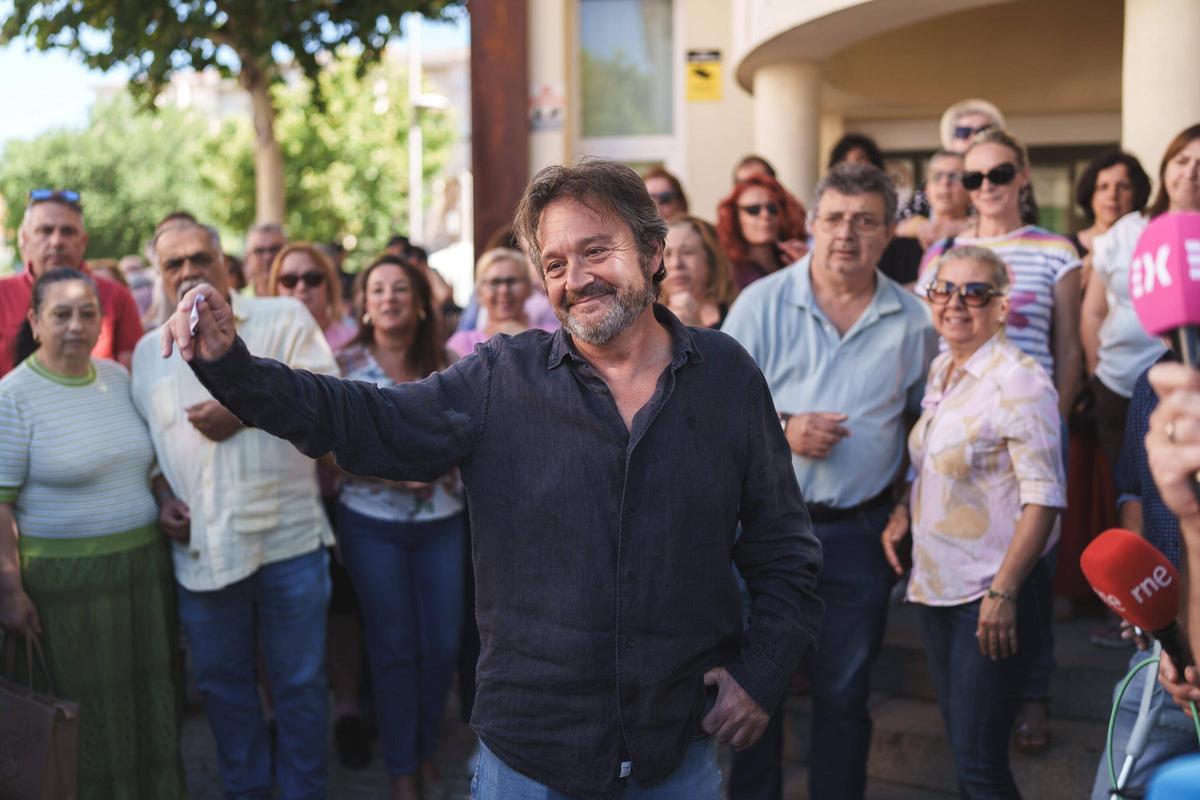 Fotogalería | Mérida arropa a Juan Carlos Nieto, el funcionario del SEPE expedientado por atender sin cita previa Fotogalería | Mérida arropa a Juan Carlos Nieto, el funcionario del SEPE expedientado por atender sin cita previa