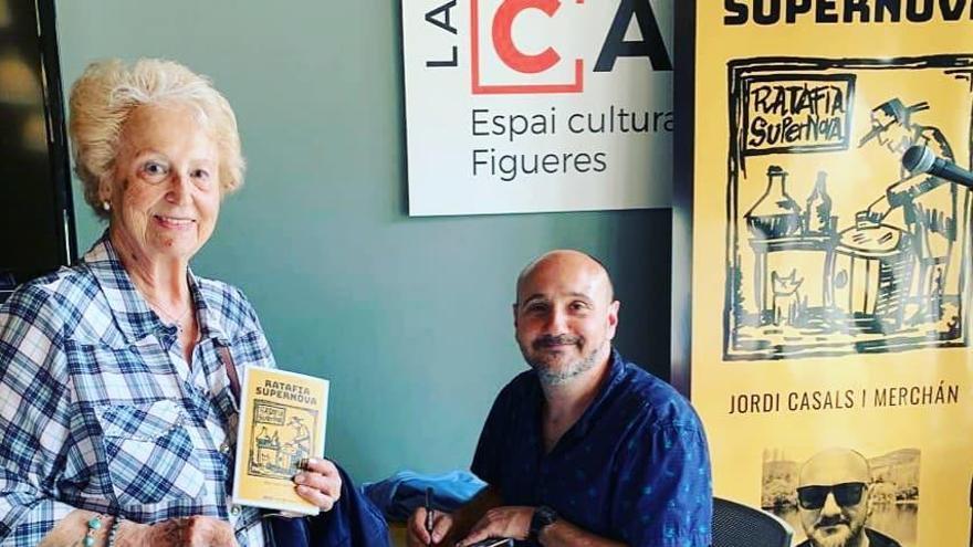 L&#039;escriptor Jordi Casals i la seva mare, amb la «nova criatura»