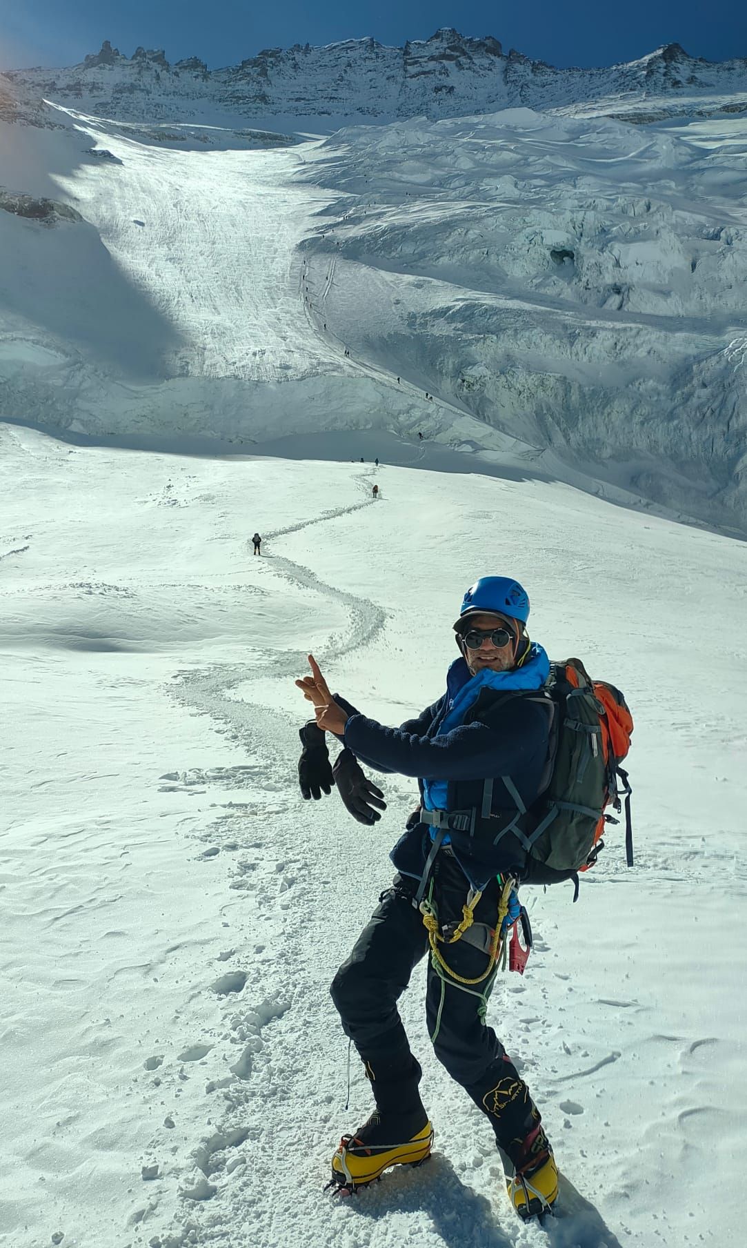 Anto Pérez en su ruta de ascensión hacia el Lhotse, a unos 6.600 metros, entre los campos 2 y 3, saliendo del Valle del Silencio