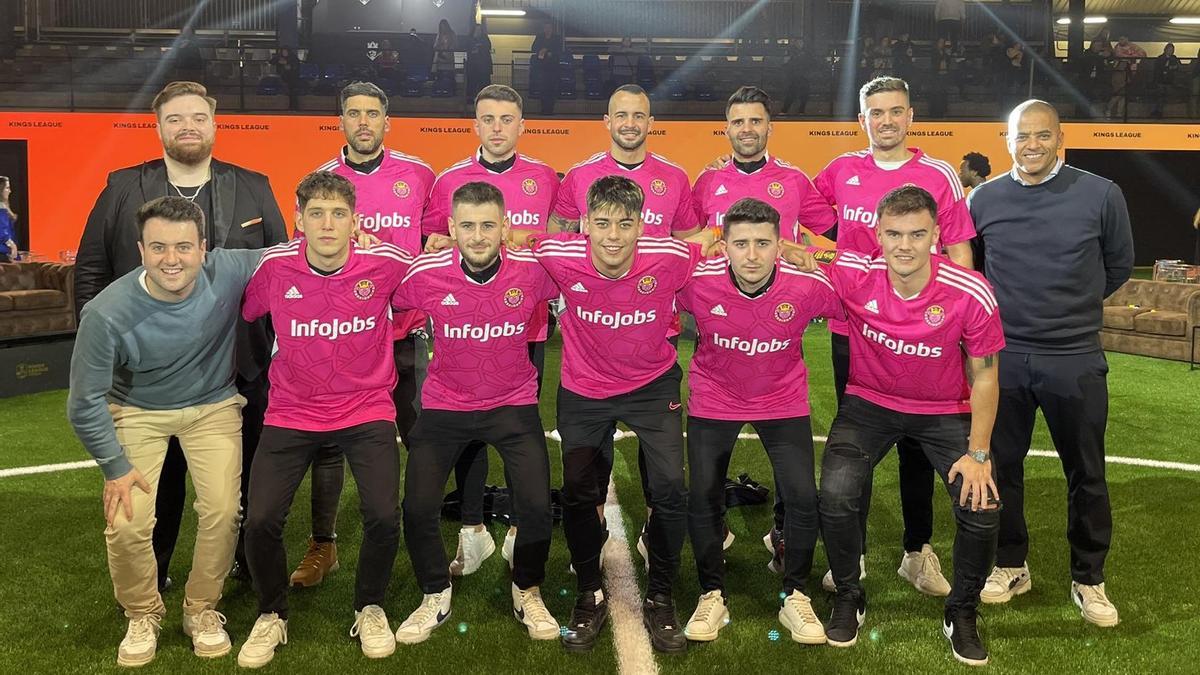 Ibai posa junto a los juagdores drafteados por Porcinos FC