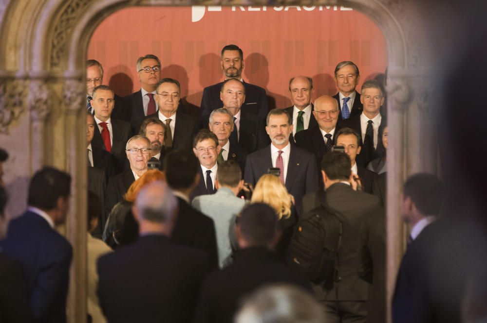 Instante de la ceremonia de entrega de los Premios Jaume I en la Lonja de València.