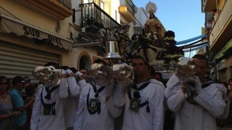 Imagen de archivo de la procesión de la Virgen del Carmen en La Carihuela.