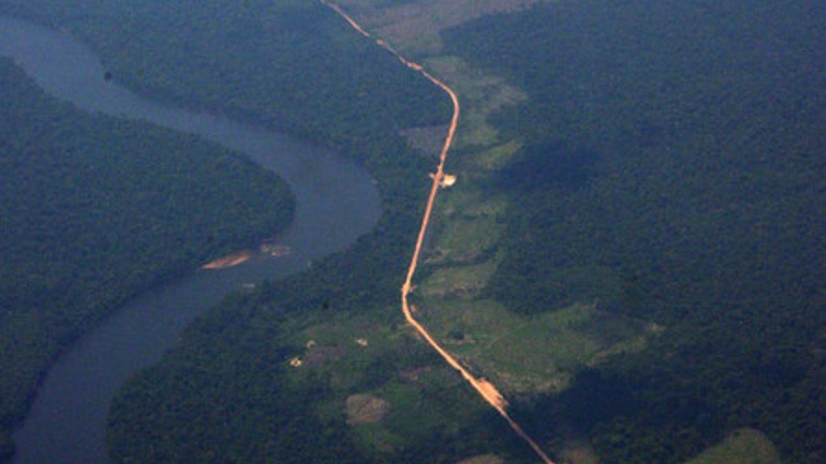 Vista aérea de la carretera Trans-Amazónica, en Brasil