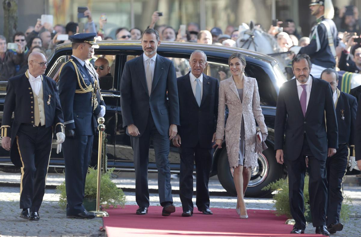 Letizia Ortiz llega a Oporto en su viaje de Estado