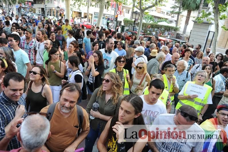 Concentración LGTBI en protesta por la manifestación neonazi del sábado