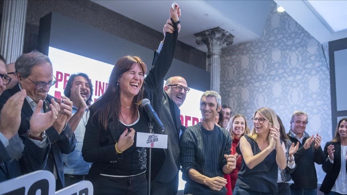 Laura Borràs celebra los resultados en la sede del JxCat, este domingo.