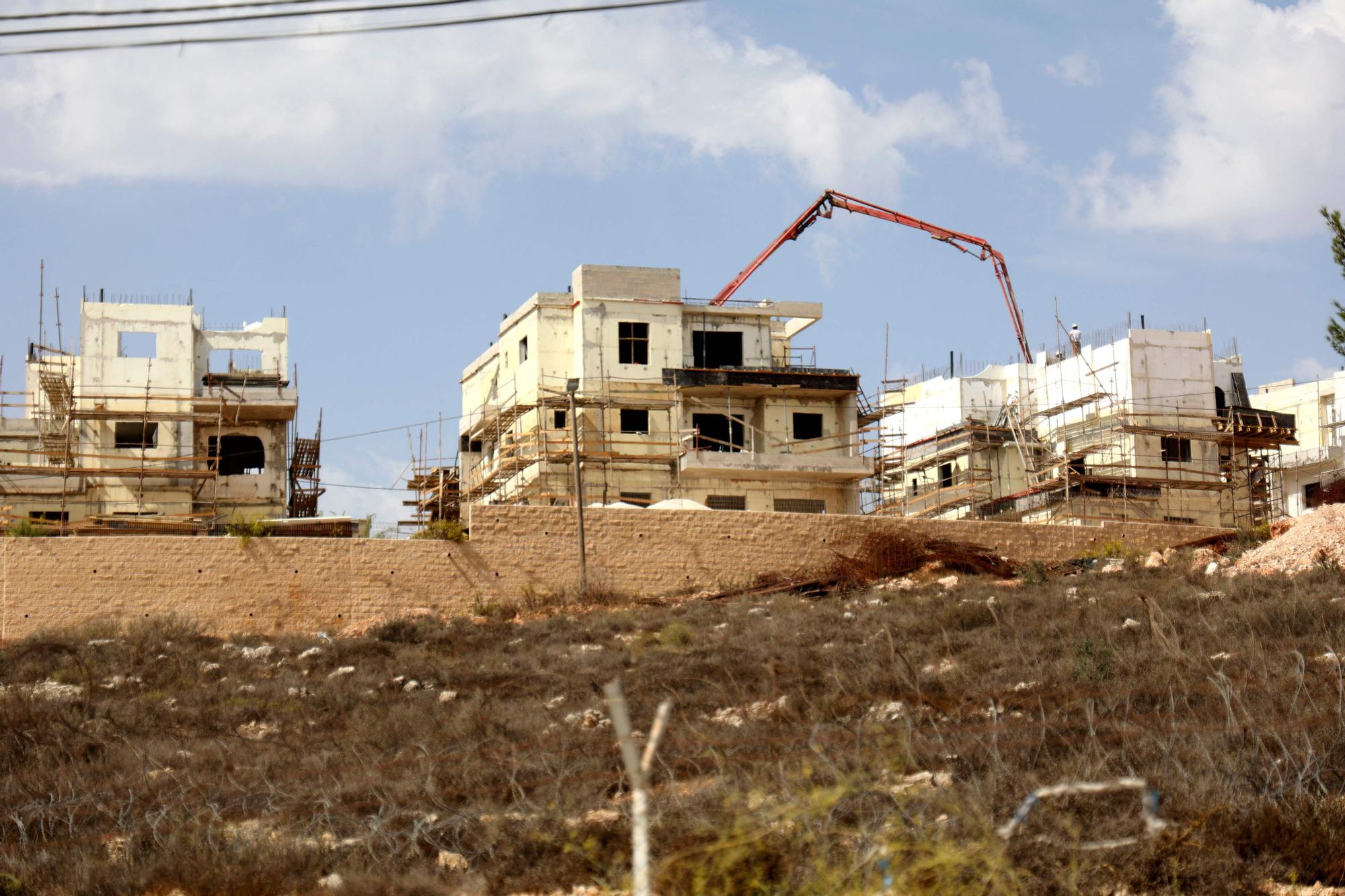 En la imagen, construcción de nuevas viviendas en el asentamiento de Rahalim, cerca de Yatma, cerca de Naplusa, en Cisjordania.