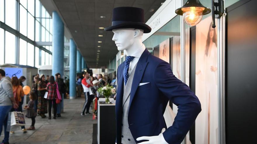 Un &#039;stand&#039; de peluquería y otro de moda, en el Salón.