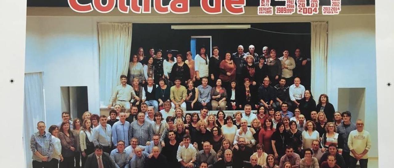 Foto de familia de los quintos del 65 en sa Pobla.