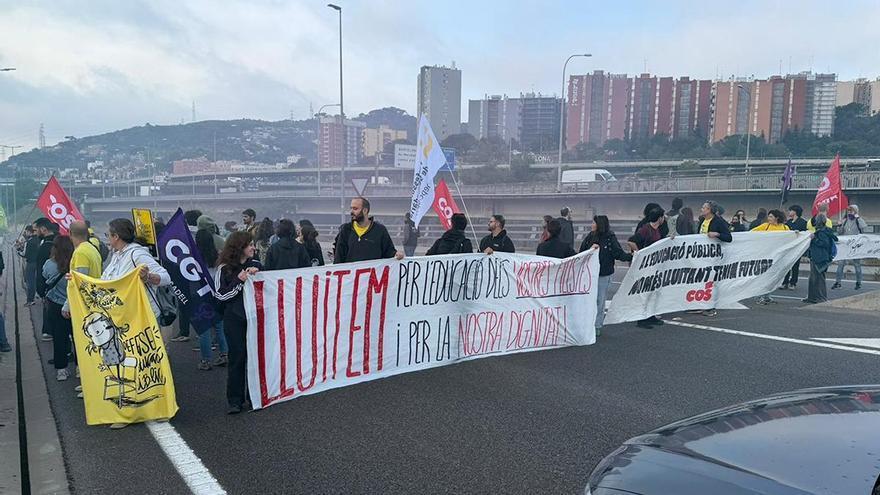 Los maestros cortan la C-17 a la altura de Montcada i Reixac