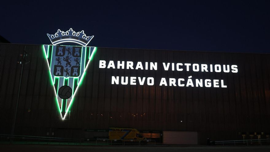 El Córdoba CF realiza las pruebas de iluminación del letrero de El Arcángel
