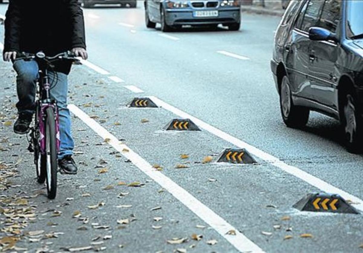 SEPARADORES 3 Carril bici de la calle de Consell de Cent.