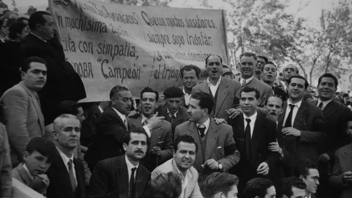 Aficionados del Córdoba CF en El Arcángel, aquel 13 de mayo de 1962, en la previa al 4-0 endosado al Deportivo de la Coruña.