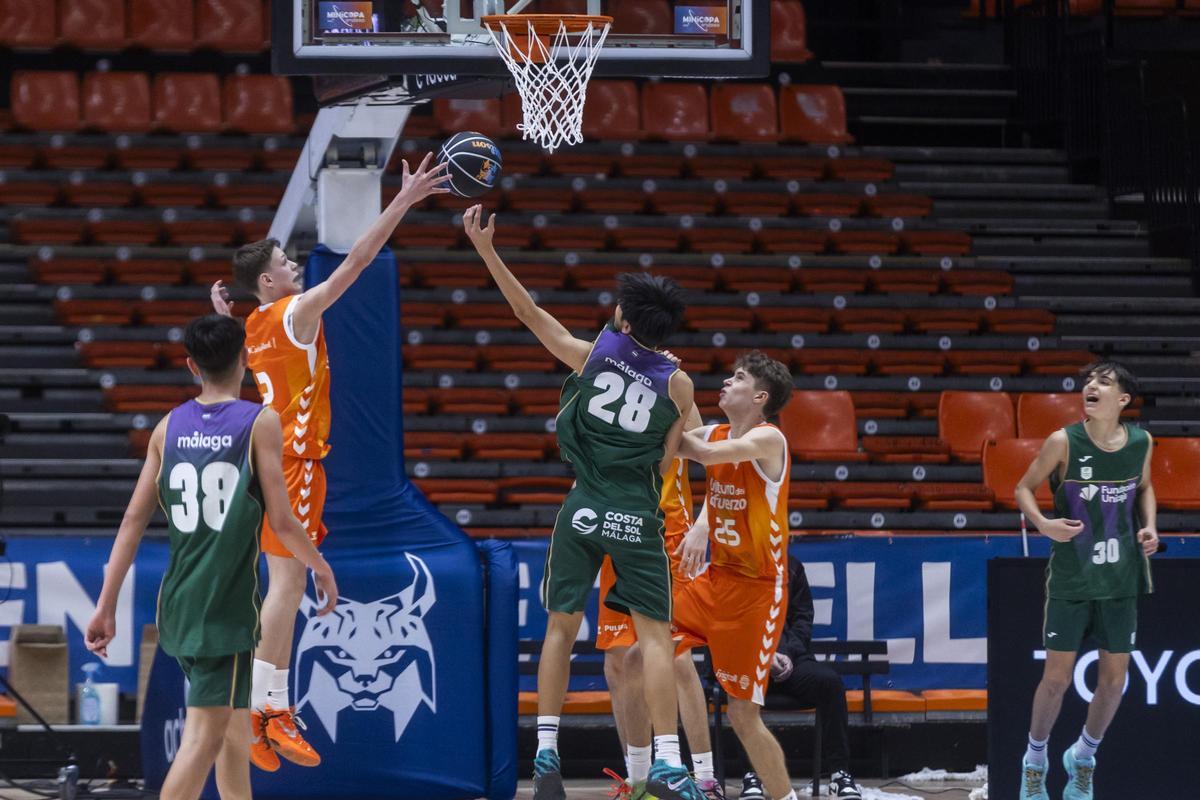Una imagen del duelo entre Valencia Basket y Unicaja en la Minicopa Endesa